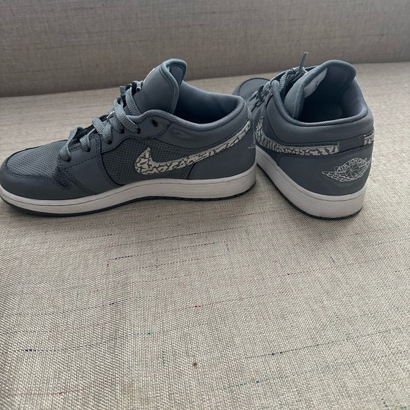 Gray Nike Sneakers with Patterned Swoosh size 7 - Picture 2 of 10